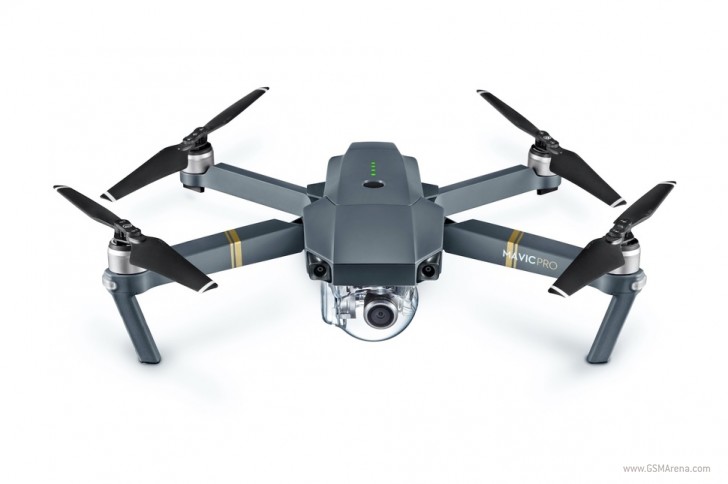 新推出的DJI Mavic Pro无人机折叠，以接受Gopro Karma