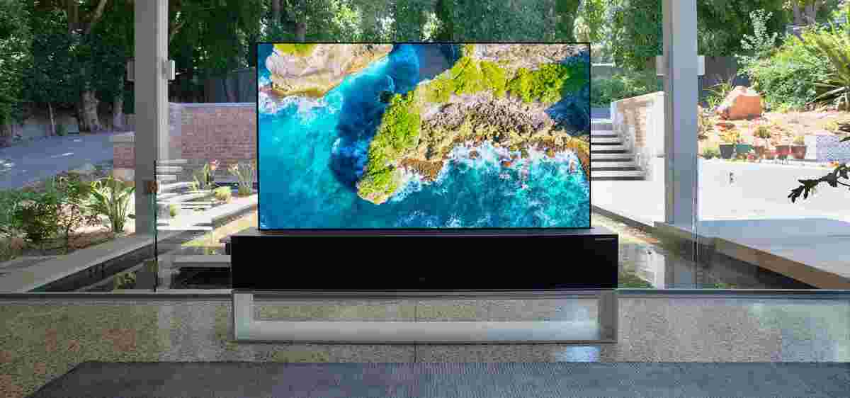 65“可卷曲电视LG签名OLED R现在可用87,000美元